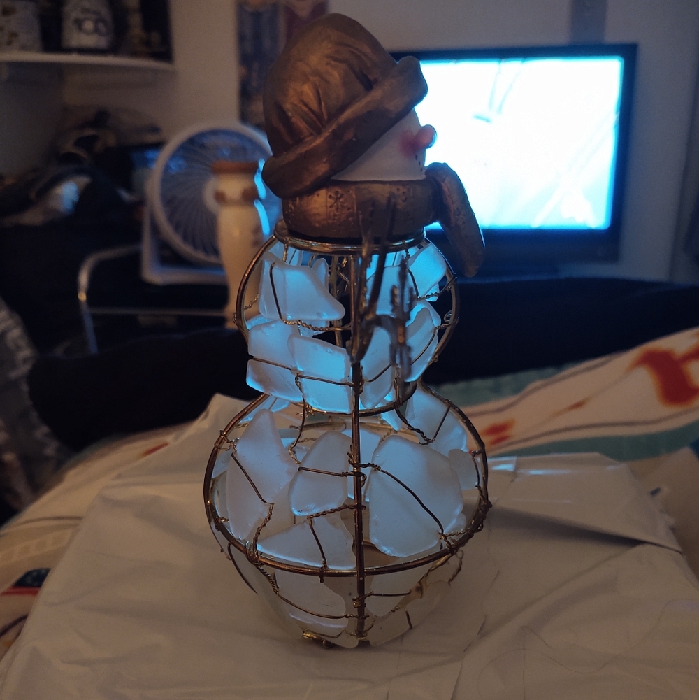 Snowman Decor with Gold Accents 7" Pre-loved FOR DISPLAY ONLY - Picture 4 of 6